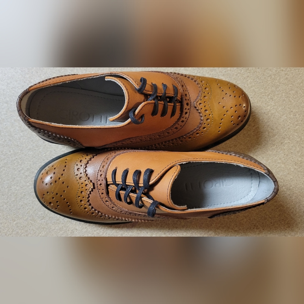 Shoes - Picture 3 of 8
